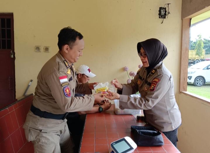 Si-Dokkes Polresta Pekanbaru Cek Kesehatan Personel  Pengamanan OTR 1445H/2024M