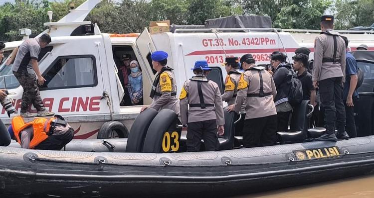 Kapolda Riau Cegat Speedboat Naga Line di Pelabuhan Sungai Duku