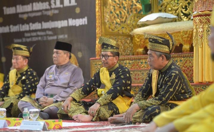 Kajati Riau Resmi Sandang Gelar Adat Datuk Seri Lela Setia Junjungan Negeri
