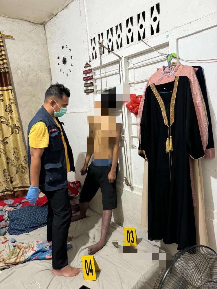 Mertua Temukan Menantu Gantung Diri di Kamarnya