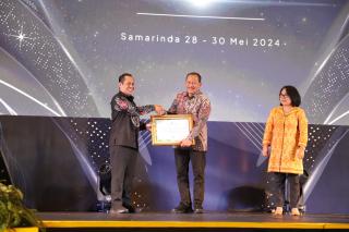 Jaksa Agung Menerima Penghargaan "Tokoh Kearsipan" dari ANRI