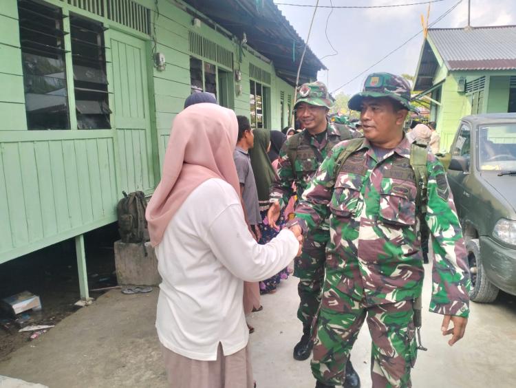 Warga Meranti Pandak Menangis Haru saat Satgas TMMD Berpamitan