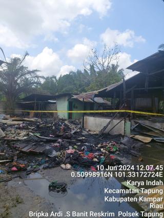 Diduga Korsleting Listrik, 2 Unit Rumah di Tapung Hangus Dilalap Si jago Merah