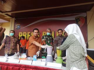 Satresnarkoba Polresta Pekanbaru Musnahkan Sabu Milik Sindikat Antar Provinsi