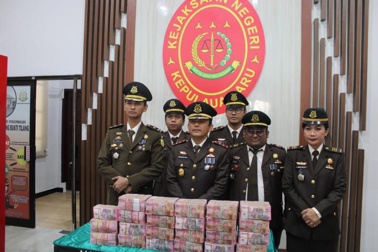 Kejari Kepulauan Aru Selamatkan 2,3 Miliar Uang Negara