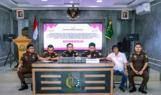 Kejari Bengkalis Laksanakan Pengembalian Uang dari Tersangka Tipikor Pupuk Subsidi