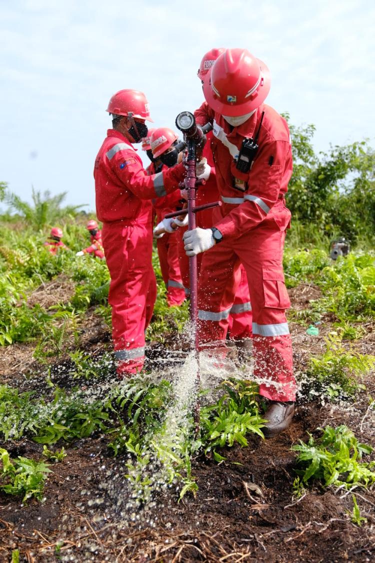 Cegah Karhutla, Kilang Pertamina Dumai Serahkan Hibah Bantuan Nozzle Gambut ke Pemko Dumai