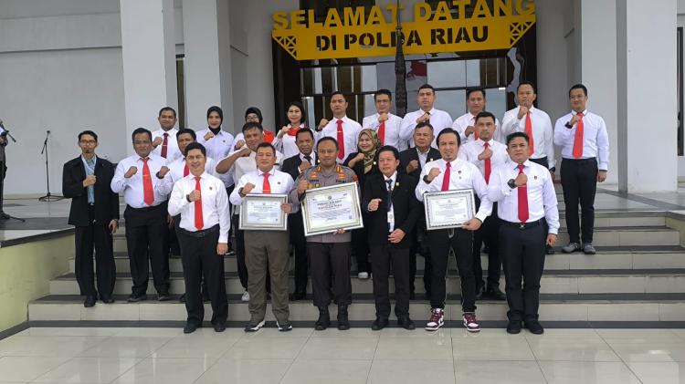 Sukses Ungkap Narkoba dan Judol, Polda Riau Raih Penghargaan dari Lemkapi