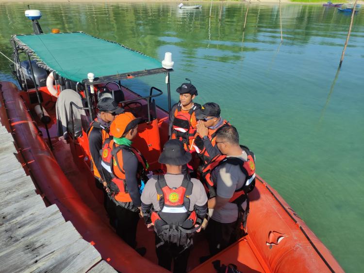 Pencarian Hari Ke Empat Terhadap Seorang Warga Penyelam Teripang