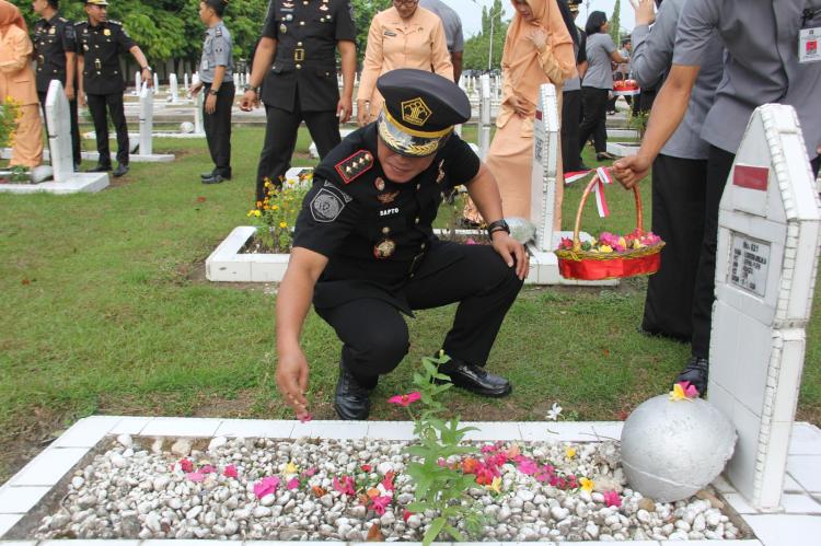 Renungi Jasa Pahlawan, Lapas Pekanbaru Ziarah ke Makam Pahlawan