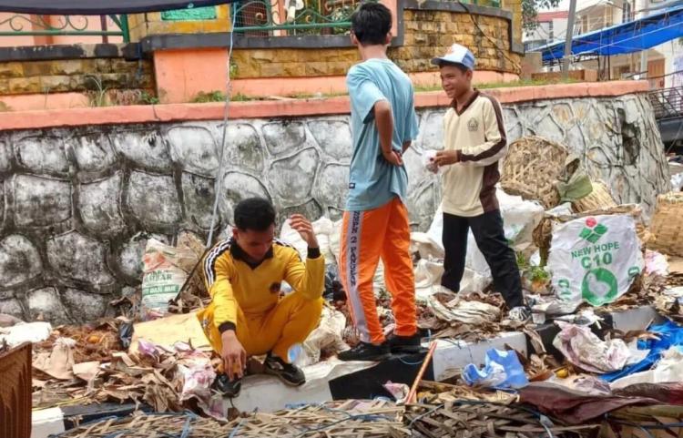 Sampah Berserakan di Pacu Jalur Narosa, Pengelola Lapak Santai
