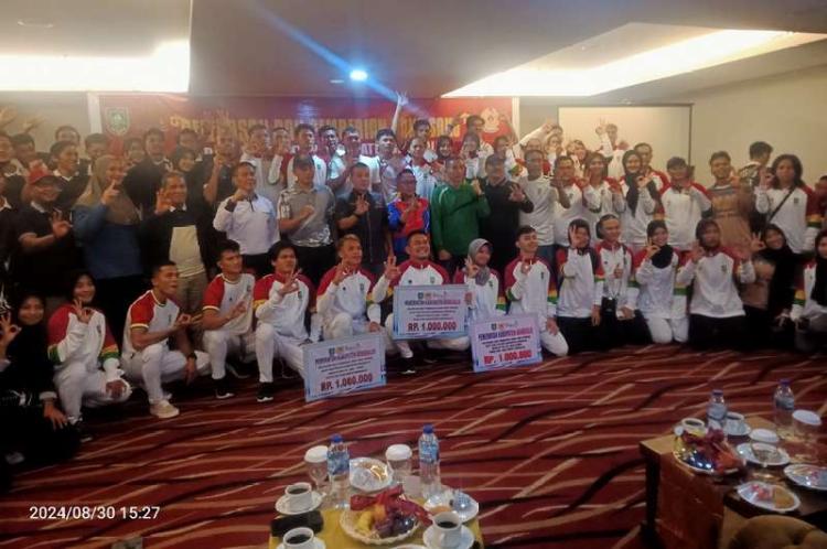 Pemkab Bengkalis Berikan Uang Saku Kepada Para Atlet PON XXI Aceh-Sumut