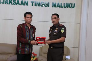 Kajati Maluku Terima Silaturahmi Kepala OJK Maluku