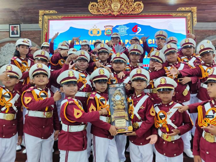 Disiplin dan Tanggung Jawab Sejak Dini, SD 17 Dauh Puri Juara Polisi Cilik Provinsi Bali 2024