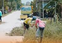 Dinas Perkim Pekanbaru Bersihkan Kawasan Jalan Matoa Raya