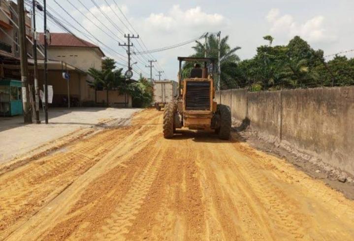 Pemko Pekanbaru Gesa Perbaikan Jalan Bangau Sakti