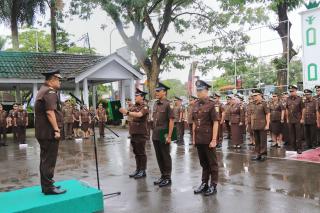 Meskipun Diguyur Hujan, Wakajati Riau Tetap Pimpin Upacara Hari Kesaktian Pancasila