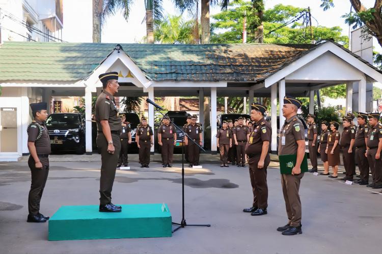 Pertegas Arahan Jaksa Agung, Kajati Maluku Minta Jajaran Tingkatkan Kepercayaan Publik