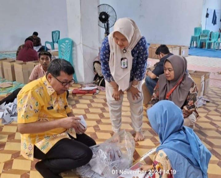 KPU Riau Sudah Sortir dan Lipat Surat Suara