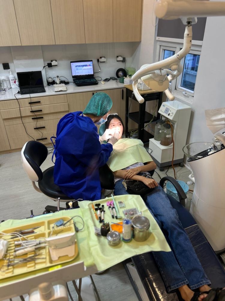 Drg. Agnes Jessica Menggabungkan Seni dan Kedokteran Gigi dalam Karya Veneer yang Natural