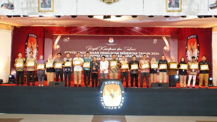 KPU Pekanbaru Raih 11 Penghargaan Penyelenggara Pilkada Se-Riau