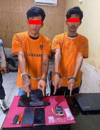 Jadi Kurir Sabu, Dua Pria Ditangkap Tim Opsnal Polsek Tualang dan Satu DPO