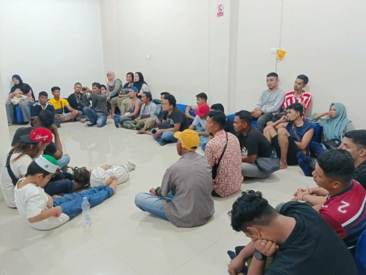 Polisi Amankan 37 PMI dan 1 Orang Warga Banglades
