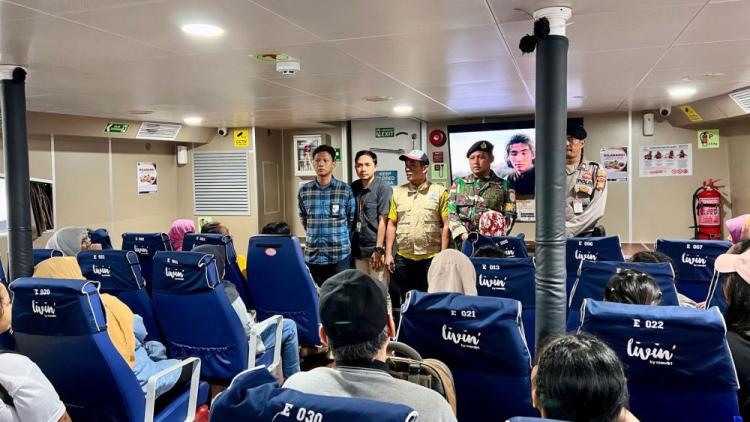 Ratusan PMI Yang Dideportasi dari Malaysia Tiba di Dumai
