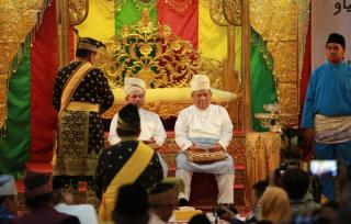 Gubernur dan Wakil Gubernur Riau Terima Restu Adat Melayu Riau