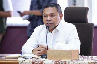 Gubernur Riau Minta DLHK Permudah Izin Bagi Investor dan Perketat Pengawasan