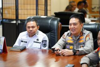 Bertemu Kapolda, Gubri Abdul Wahid Bahas Pengamanan PSU di Siak