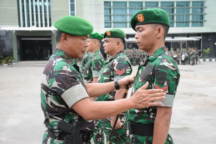 Danrem 031/WB Pimpin Upacara Kenaikan Pangkat Prajurit