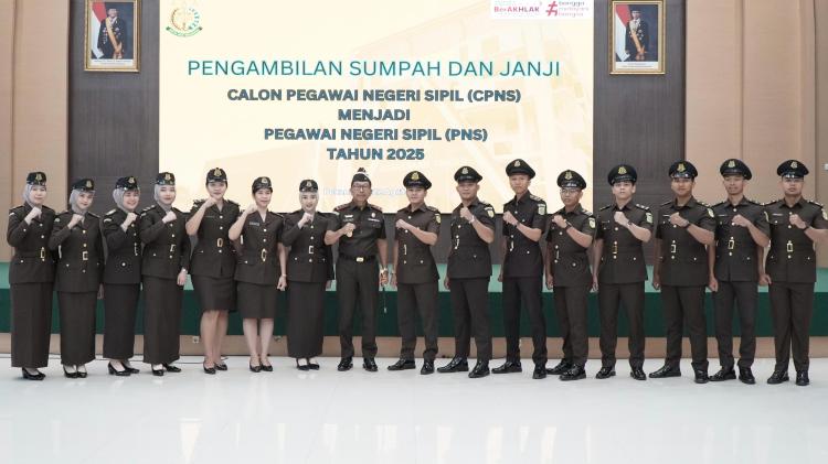 Kajati Riau Pimpin Upacara Pelantikan PNS Kejaksaan Tinggi