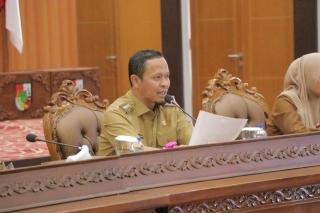 Walikota Pekanbaru Alihkan Anggaran Air Mancur Untuk Perbaikan Jalan