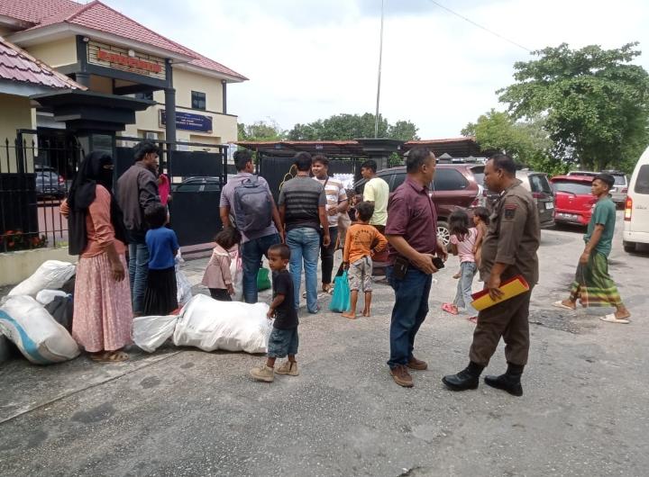 Polres Bengkalis Serahkan 15 Orang Rohingya ke Rudenim Pekanbaru