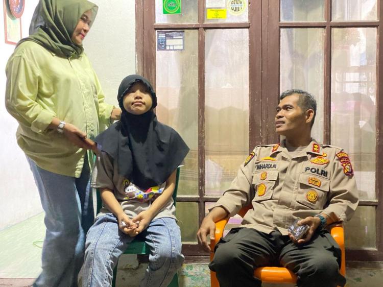 Kapolres Kampar Angkat Korban KDRT Jadi Anak Angkat