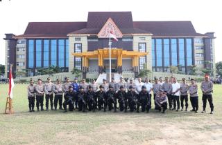 Kapolda Riau Lepas Tim Brimob Challenge 2025 : Bawa dan Banggakan Institusi