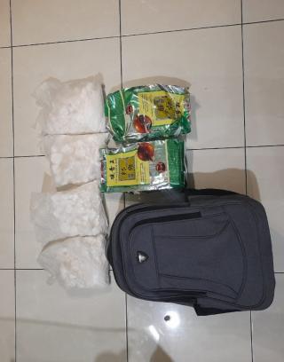 Polda Riau Gagalkan Peredaran 2 Kg Sabu dan 1,8 Kg Heroin