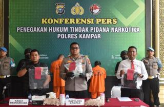 Polres Kampar Gagalkan Penyelundupan 1 Kilo Sabu-sabu, Dua Pelaku Diamankan
