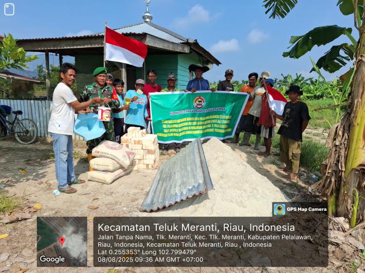 Jelang HUT RI ke-80, Babinsa Desa Pulau Muda Berikan Bantuan Pembangunan Toilet di Mushola