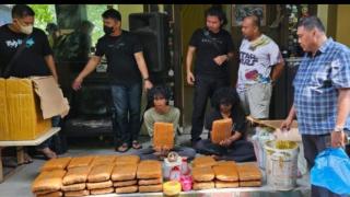 BNNP Riau Sita 63 Kg Ganja Kering dari Atap Kampus UIN Suska