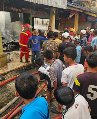 15 Unit Ruko Pasar Kuok Dilahap Si Jago Merah