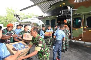 TNI AU Lanud Rsn Salurkan Bantuan ke Tiga Provinsi Terdampak Bencana