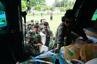 Lanud Rsn Pekanbaru Salurkan Bantuan 5,5 Ton Logistik ke Sumut