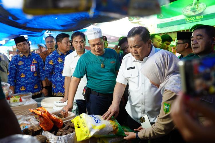 Pemprov Riau Pastikan Harga Bahan Pokok Jelang Natal dan Tahun Baru Stabil