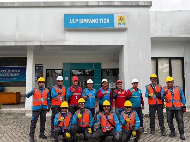 GM PLN UID Riau dan Kepri Tinjau Yantek di ULP Simpang Tiga Guna Pastikan Kesiapan Layanan