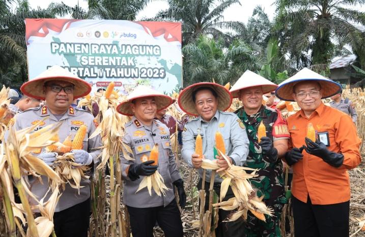 Polda Riau Panen Raya Jagung Serentak Kuartal IV di Kampar