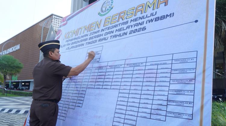 Wujudkan ZI, Kajati Riau dan Jajaran Tandatangan Fakta Integritas WBBM