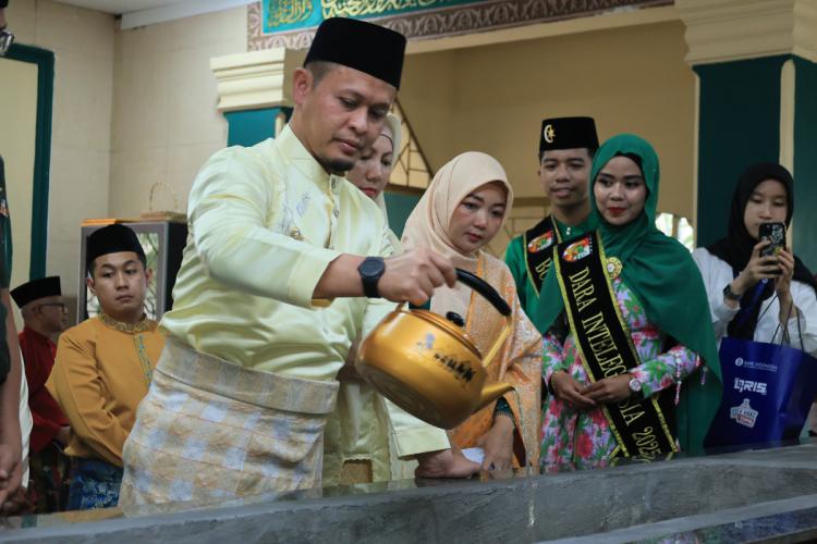 Jelang Ramadan, Walikota Pekanbaru Ziarah ke Makam Marhum Pekan
