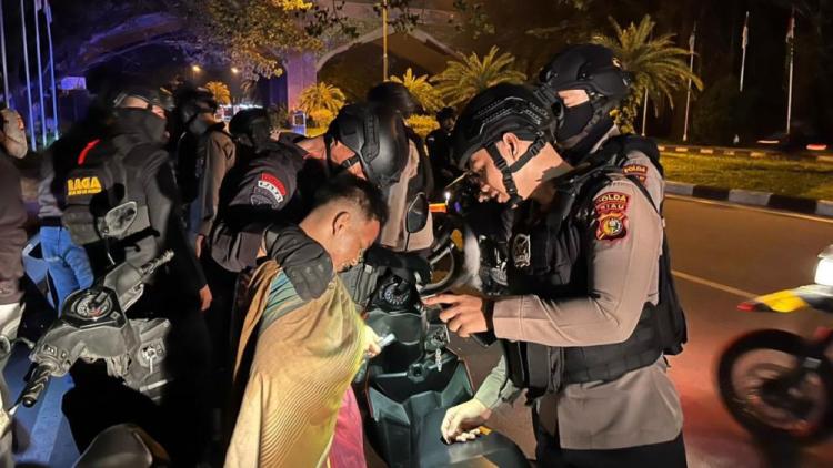 Antisipasi Balap Liar, Polisi Bubarkan Kerumunan Pemuda di Pekanbaru